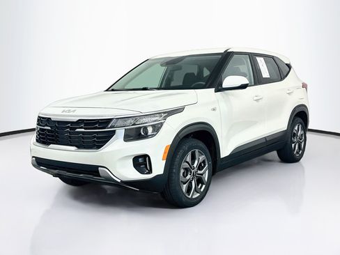 Used 2024 Kia Seltos LX AWD/4WD image 3