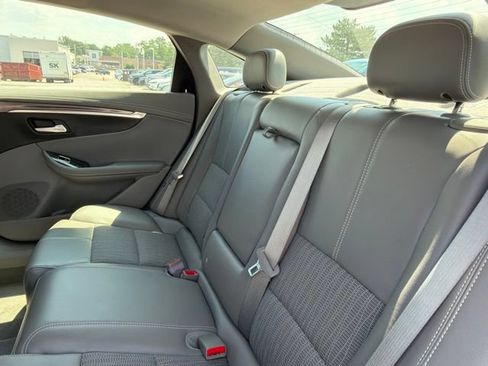 Used 2015 Chevrolet Impala LT w/ Convenience Package FWD image 20