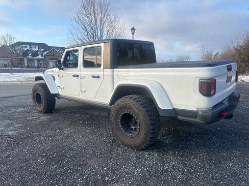 Used 2023 Jeep Gladiator Rubicon w/ Cold Weather Group image 9