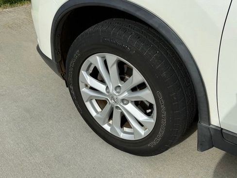 Used 2016 Nissan Rogue SV w/ SV Premium Package AWD/4WD image 5