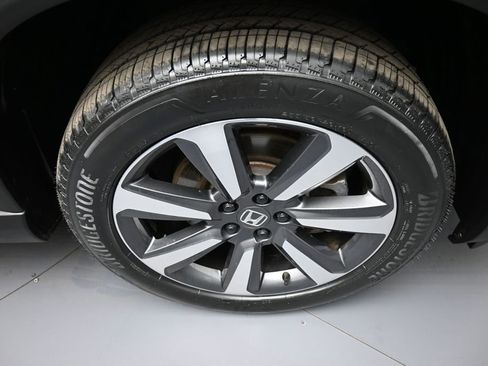 Certified 2024 Honda Pilot Touring image 13