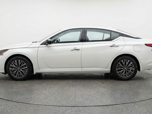 Used 2025 Nissan Altima 2.5 SV FWD image 5
