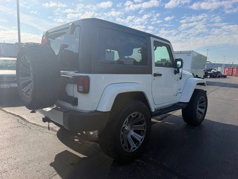 Used 2018 Jeep Wrangler Sahara w/ Connectivity Group AWD/4WD image 6