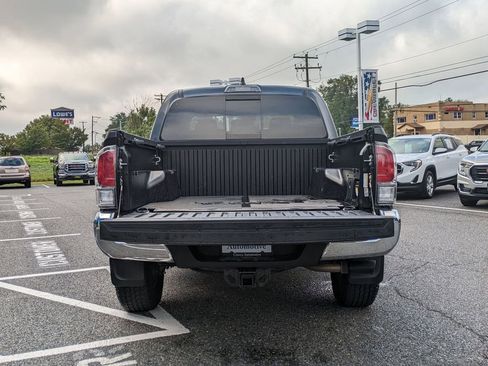 Used 2022 Toyota Tacoma TRD Off-Road image 23