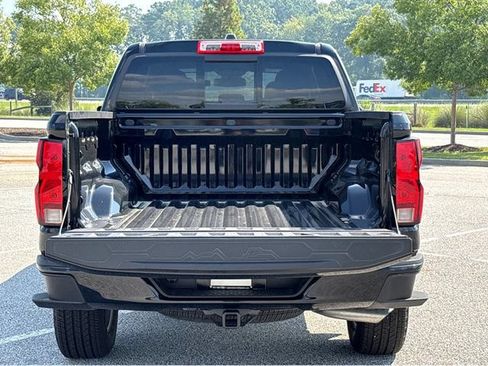 Used 2024 Chevrolet Colorado LT w/ LT Convenience Package II AWD/4WD image 22