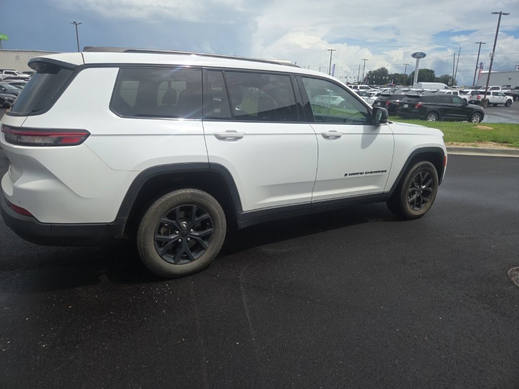 Used 2024 Jeep Grand Cherokee L Laredo RWD image 10