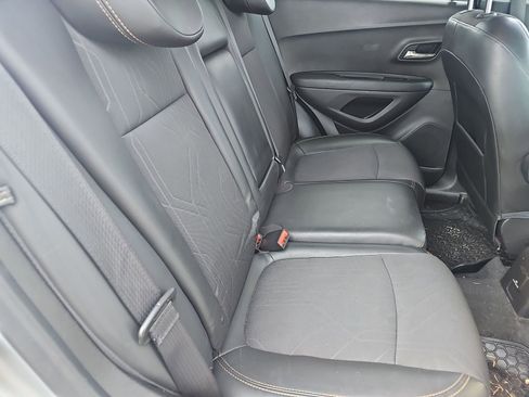 Used 2020 Chevrolet Trax LT w/ LT Convenience Package image 12