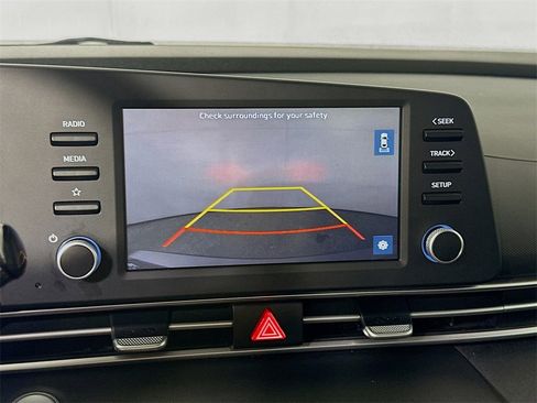 Used 2022 Hyundai Elantra SEL image 9