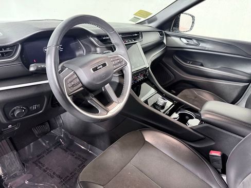 Used 2023 Jeep Grand Cherokee Altitude AWD/4WD image 14