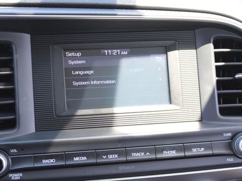 Used 2020 Hyundai Elantra SE w/ Cargo Package (C1) FWD image 24