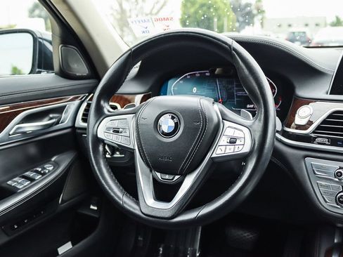 Used 2022 BMW 750i xDrive AWD/4WD image 17