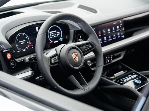 New 2025 Porsche Cayenne image 9