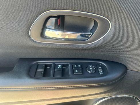 Used 2022 Honda HR-V EX image 11