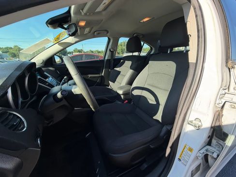 Used 2015 Chevrolet Cruze LT FWD image 18