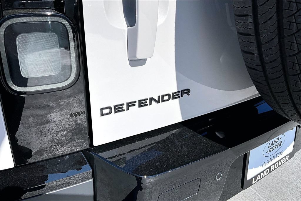 New 2026 Land Rover Defender 110 S AWD/4WD image 9