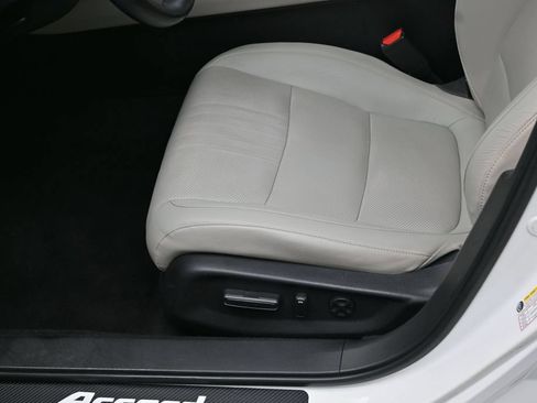 Used 2018 Honda Accord Touring image 13