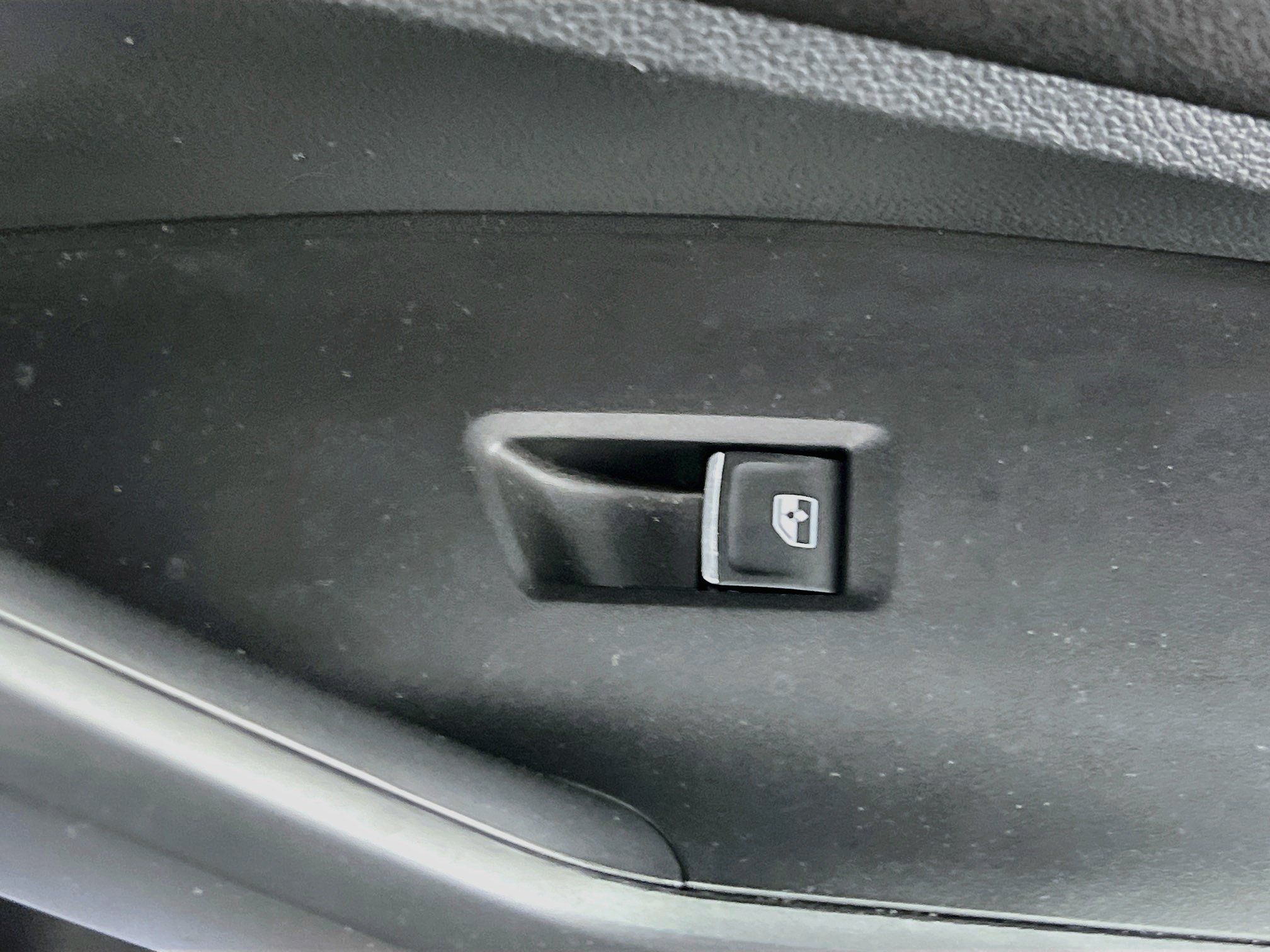 Used 2024 Volkswagen Jetta SE FWD image 31