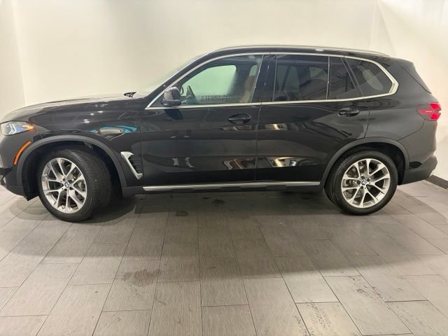 Used 2024 BMW X5 xDrive40i w/ Premium Package AWD/4WD image 2