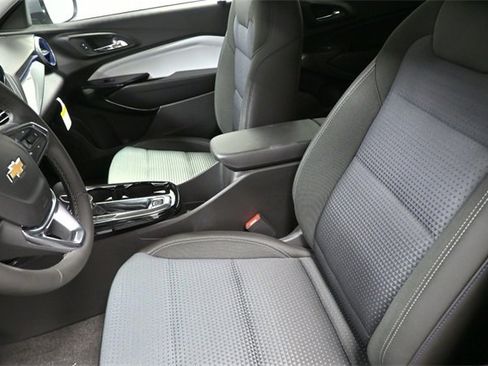 New 2025 Chevrolet Trax LT w/ Driver Confidence Package image 12