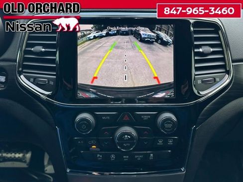 Used 2019 Jeep Grand Cherokee Altitude AWD/4WD image 16