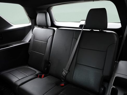 Used 2023 Chevrolet Traverse High Country w/ LPO, Floor Liner Package AWD/4WD image 23