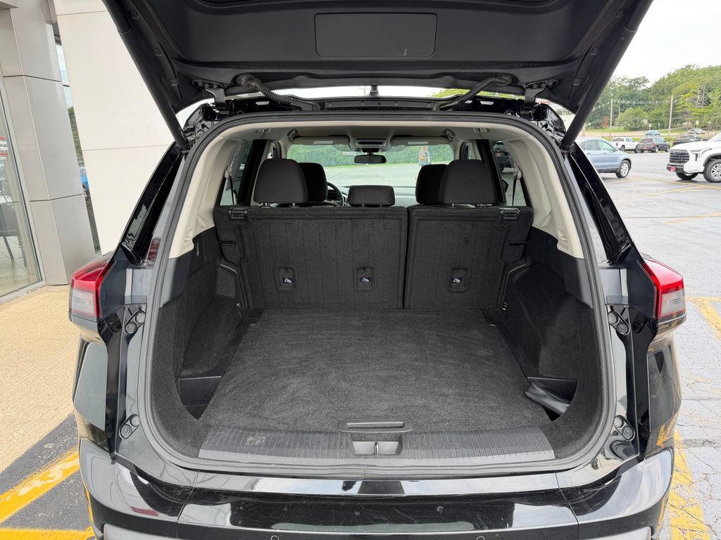 Used 2024 Nissan Rogue SV AWD/4WD image 7