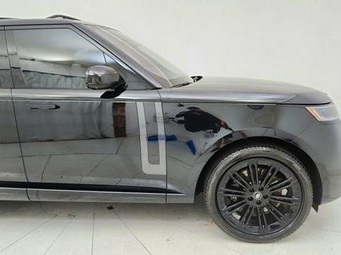 Used 2023 Land Rover Range Rover SE AWD/4WD image 7