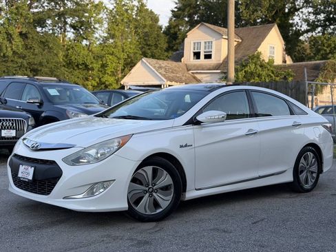 Used 2015 Hyundai Sonata Limited w/ Option Group 02 FWD image 2
