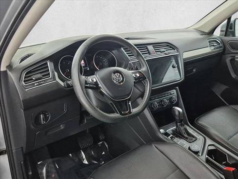 Used 2021 Volkswagen Tiguan SE AWD/4WD image 10