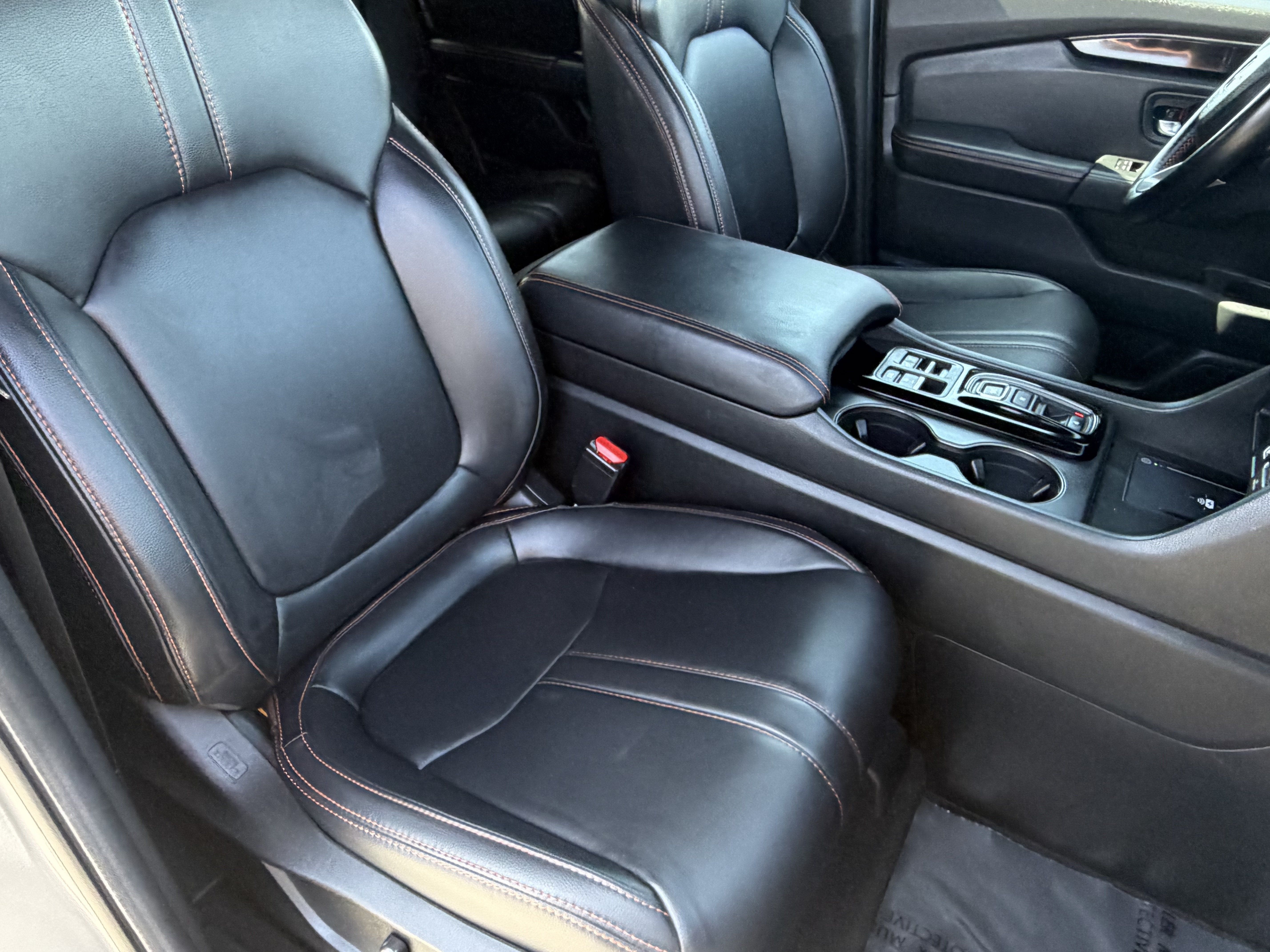 Used 2025 Honda Pilot TrailSport image 11