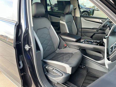 Used 2024 Volkswagen Atlas Peak Edition SE image 25