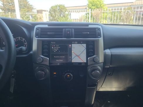 Used 2020 Toyota 4Runner SR5 AWD/4WD image 12