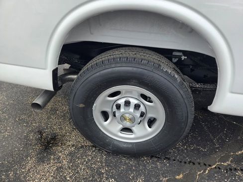 New 2025 Chevrolet Express 2500 w/ Enhanced Convenience Package image 10
