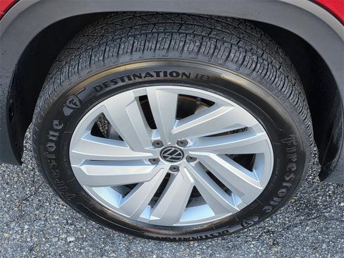 Used 2020 Volkswagen Atlas Cross Sport SE w/ Panoramic Sunroof Package image 36