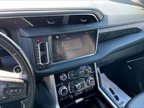 Used 2024 GMC Yukon Denali AWD/4WD image 9