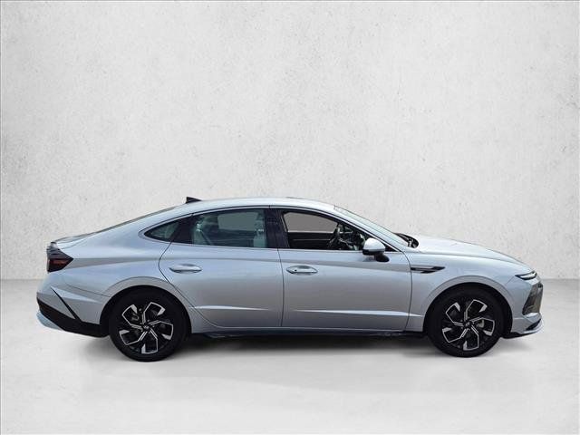 Used 2025 Hyundai Sonata SEL FWD image 4