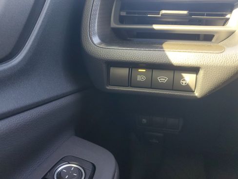 Used 2025 Toyota Prius FWD image 25