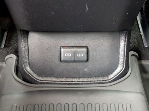 Used 2023 Toyota Highlander LE image 15