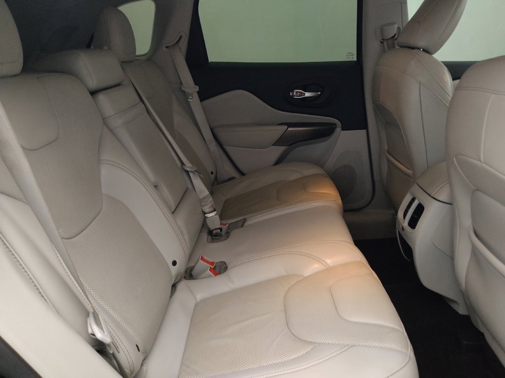 Used 2019 Jeep Cherokee Limited FWD image 19