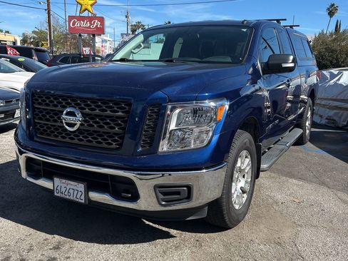 Used 2019 Nissan Titan SV image 30