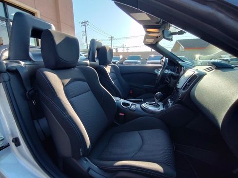 Used 2015 Nissan 370Z Roadster RWD image 30