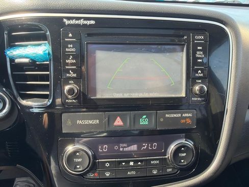 Used 2016 Mitsubishi Outlander SE FWD image 16