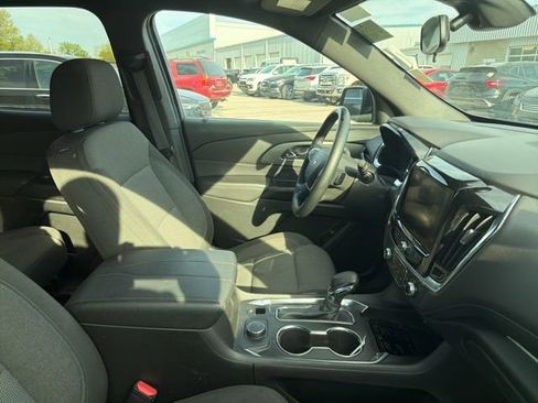 Used 2023 Chevrolet Traverse LT image 6