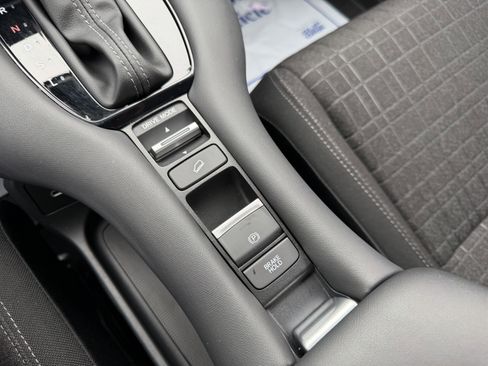 Used 2024 Honda HR-V LX image 24