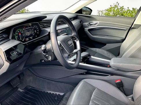 Used 2021 Audi e-tron Premium Plus w/ Premium Plus Package image 12