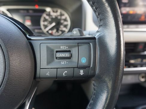 Used 2023 Nissan Rogue SL FWD image 9