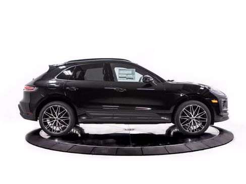 Certified 2026 Porsche Macan AWD/4WD image 8