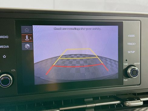 Used 2024 Kia Carnival LX image 22