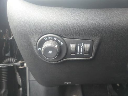Used 2025 Jeep Compass Limited w/ Elite Group AWD/4WD image 31