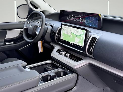 New 2026 Ford Expedition Active image 6